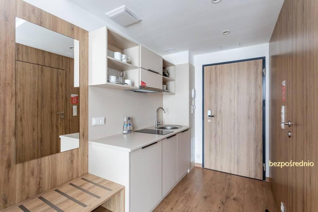 Apartament W Warszawie Dedykowany Parking Podziemny W Cenie, Wifi, Blisko Centrum New Apartment In Warsaw Finished To A High Specification Fitted Out To A High Standard On The 7Th Floor, Wifi, Underground Parking Price Included Kültér fotó